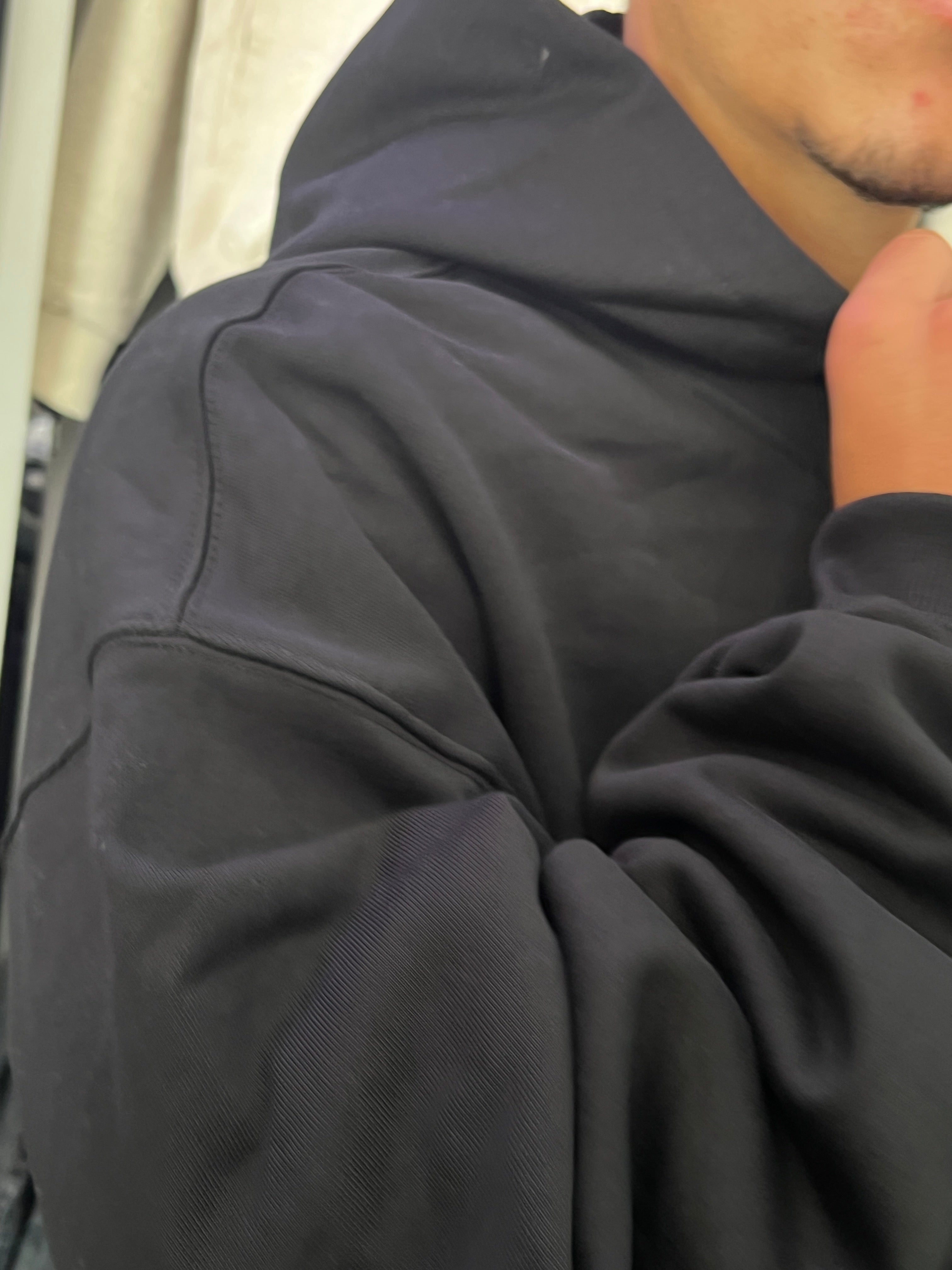 FELPA ZIP CAPPUCCIO NERA