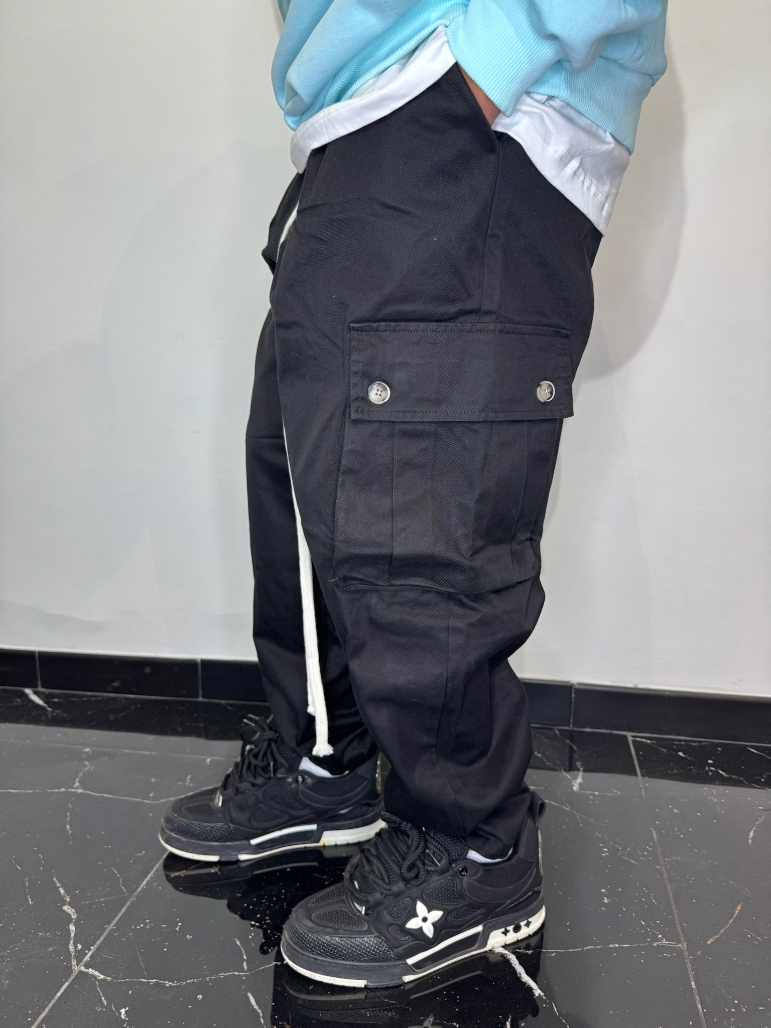 CARGO TASCHE LATERALI FONDO AMPIO (NERO)