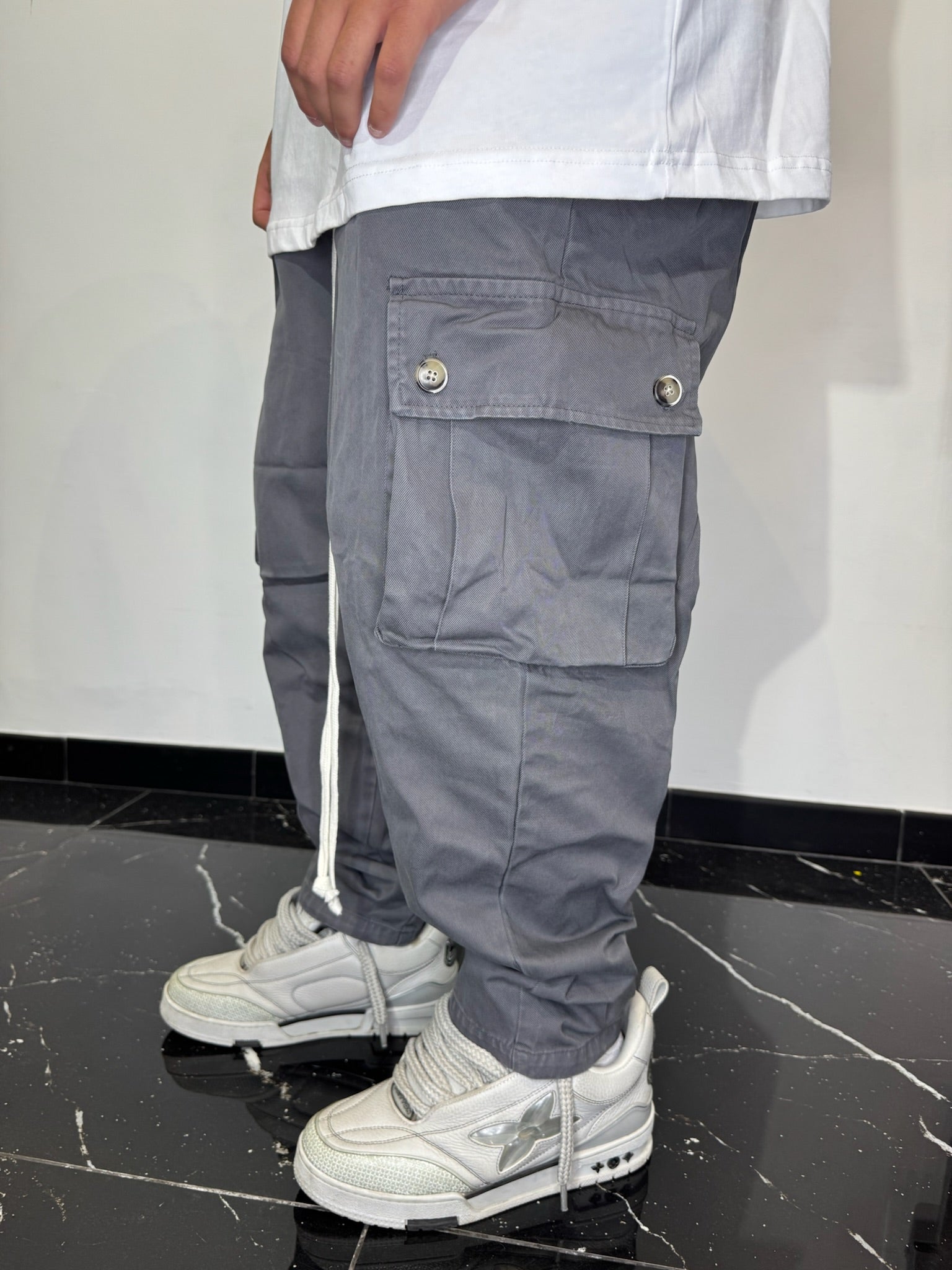 CARGO TASCHE LATERALI FONDO AMPIO (GRIGIO SCURO)